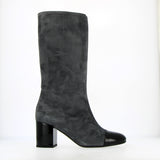 Mid-height boot in gray suede with black toe