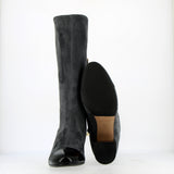 Mid-height boot in gray suede with black toe