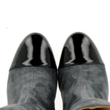 Mid-height boot in gray suede with black toe