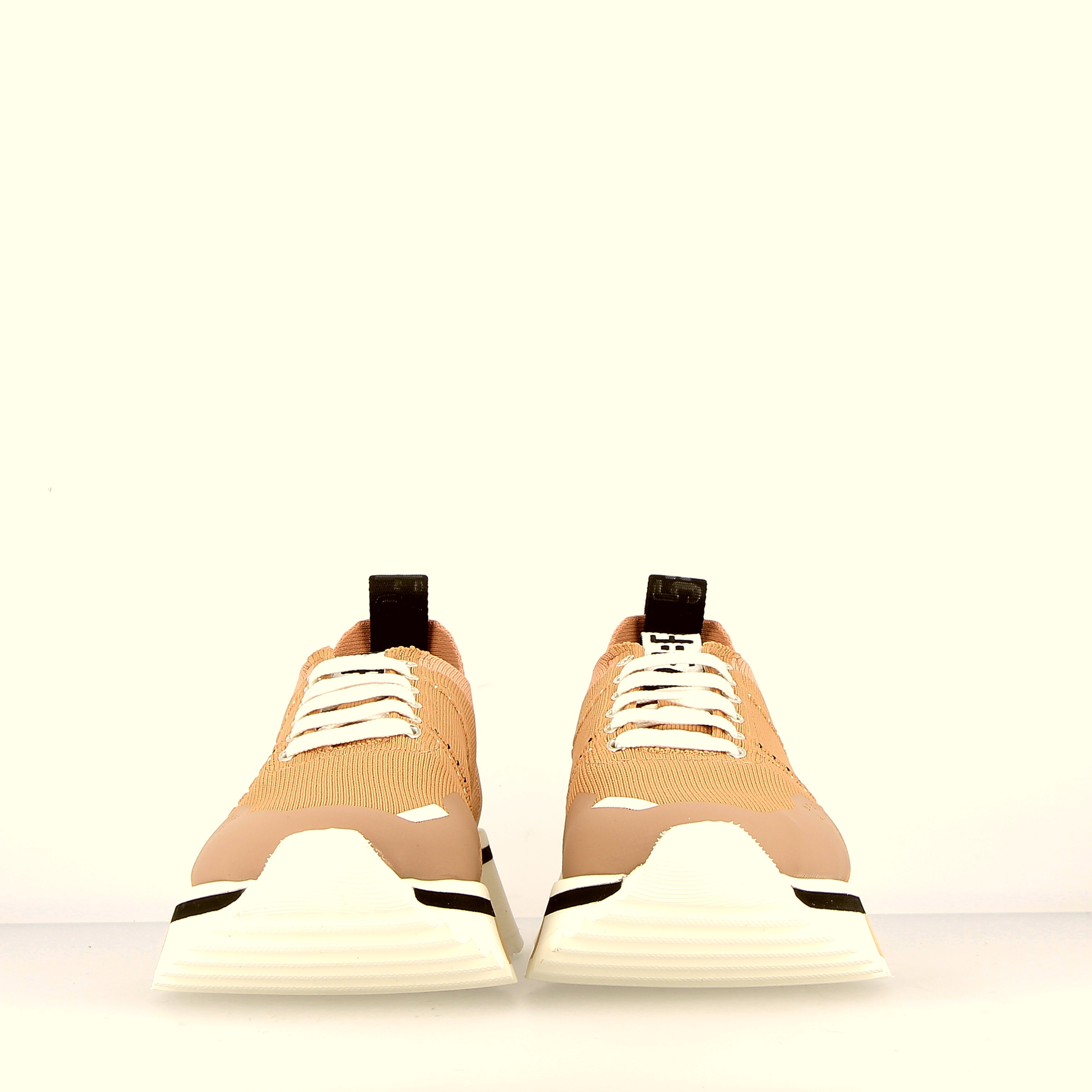 Sneaker texture elastica beige suola speciale flex