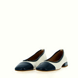 Ballerina con puntina in vernice blu oceano