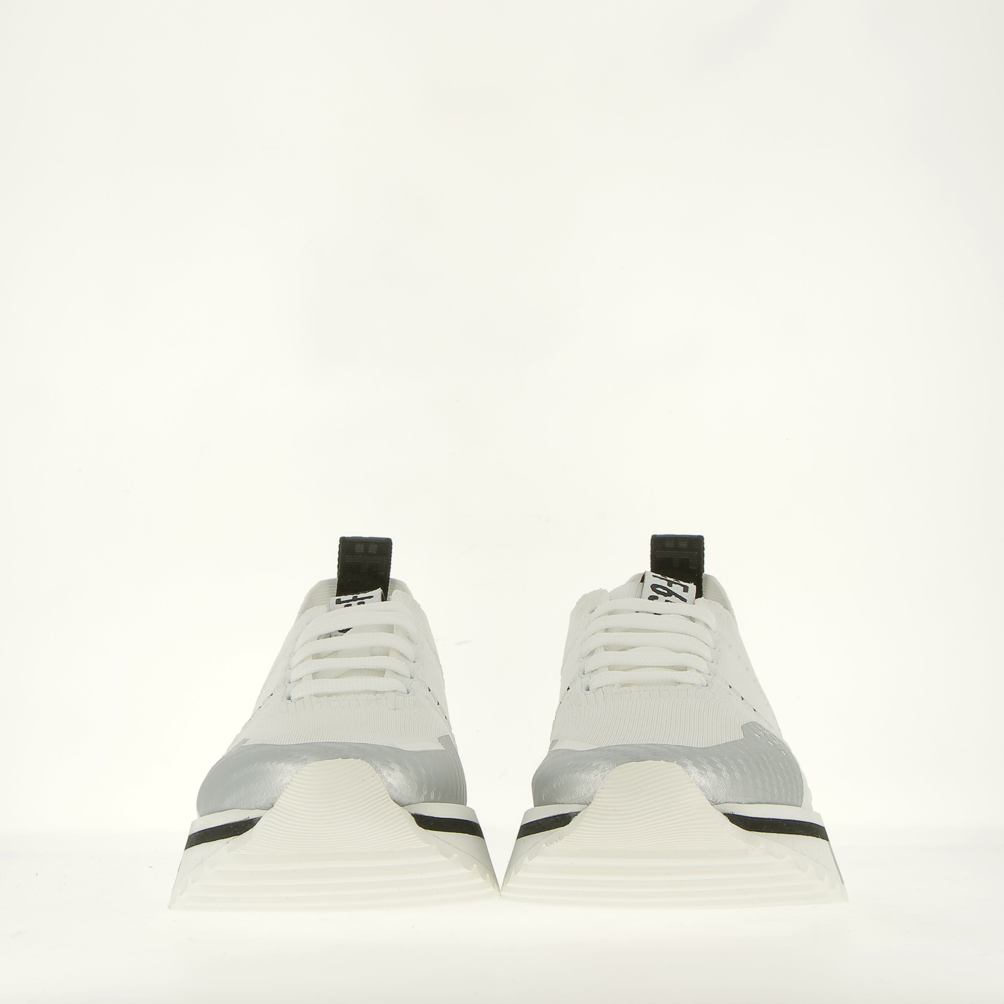 Sneaker texture elastica bianca suola superflex