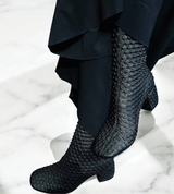 Stivaletto morbido nero elasticizzato e ricamato
