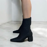 Stivaletto morbido nero elasticizzato e ricamato