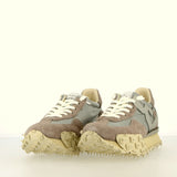 Sneaker grigio beige in camoscio e nylon con suola light