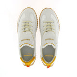 Sneaker allacciata in morbida pelle bianca