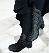 Stivaletto morbido nero elasticizzato e ricamato