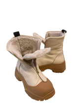 White sheepskin ankle boot with rubber sole | 37 | 38 | 41 |