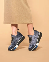 Sneaker in iridescent blue fabric