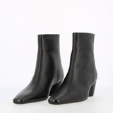 Zipped ankle boot in black leather