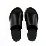 Sandalo slip in pelle nera con zeppa
