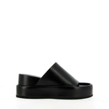 Sandalo slip in pelle nera con zeppa