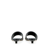 Sandalo mule bassa nera e intreccio metal