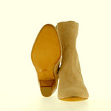 Stivaletto mezza altezza in morbido camoscio beige