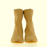 Stivaletto mezza altezza in morbido camoscio beige