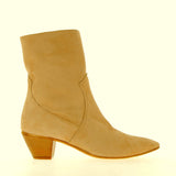 Stivaletto mezza altezza in morbido camoscio beige