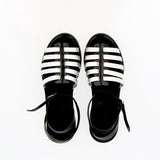 Sandalo flat in pelle nera e argento