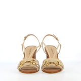 Sandalo tacco alto in pelle beige e cuoio con fibbia