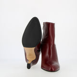 Stivaletto zippato su tacco in pelle lucida nera bordeaux