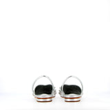 Sling back in pelle argento con borchie