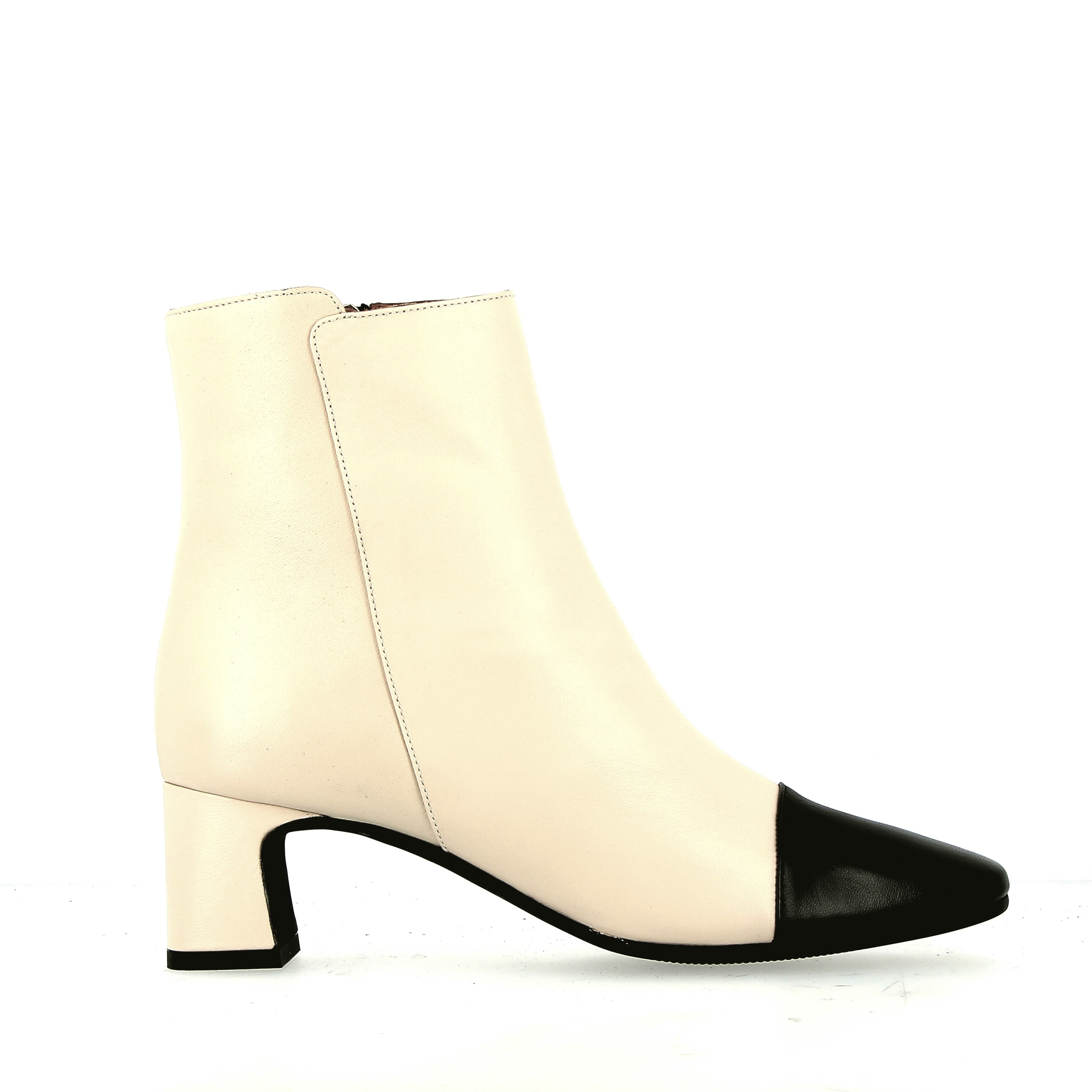 Ankle boot in two-tone nappa