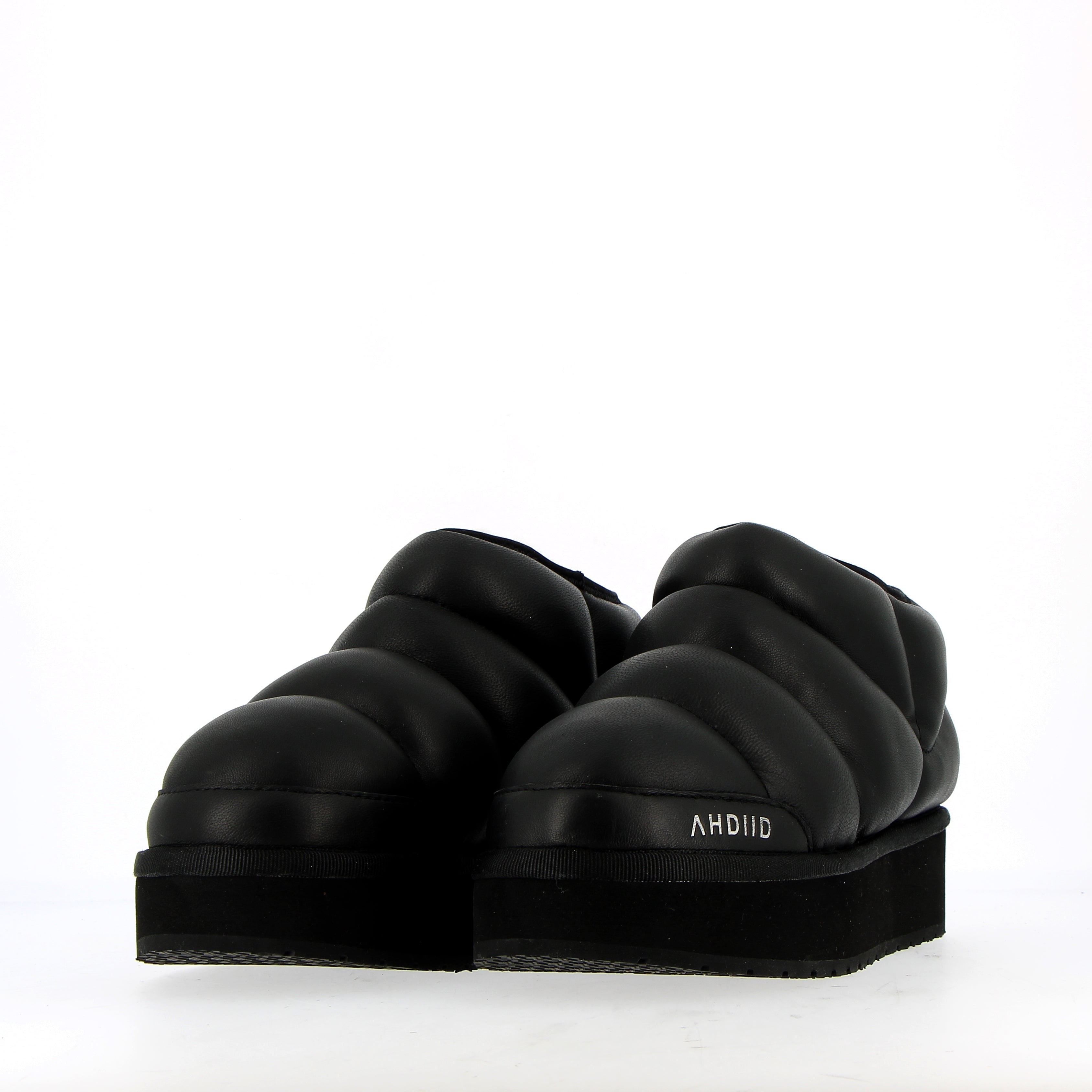 Low shoe in black nappa sheepskin