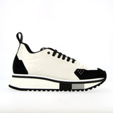 Sneakers in white nylon