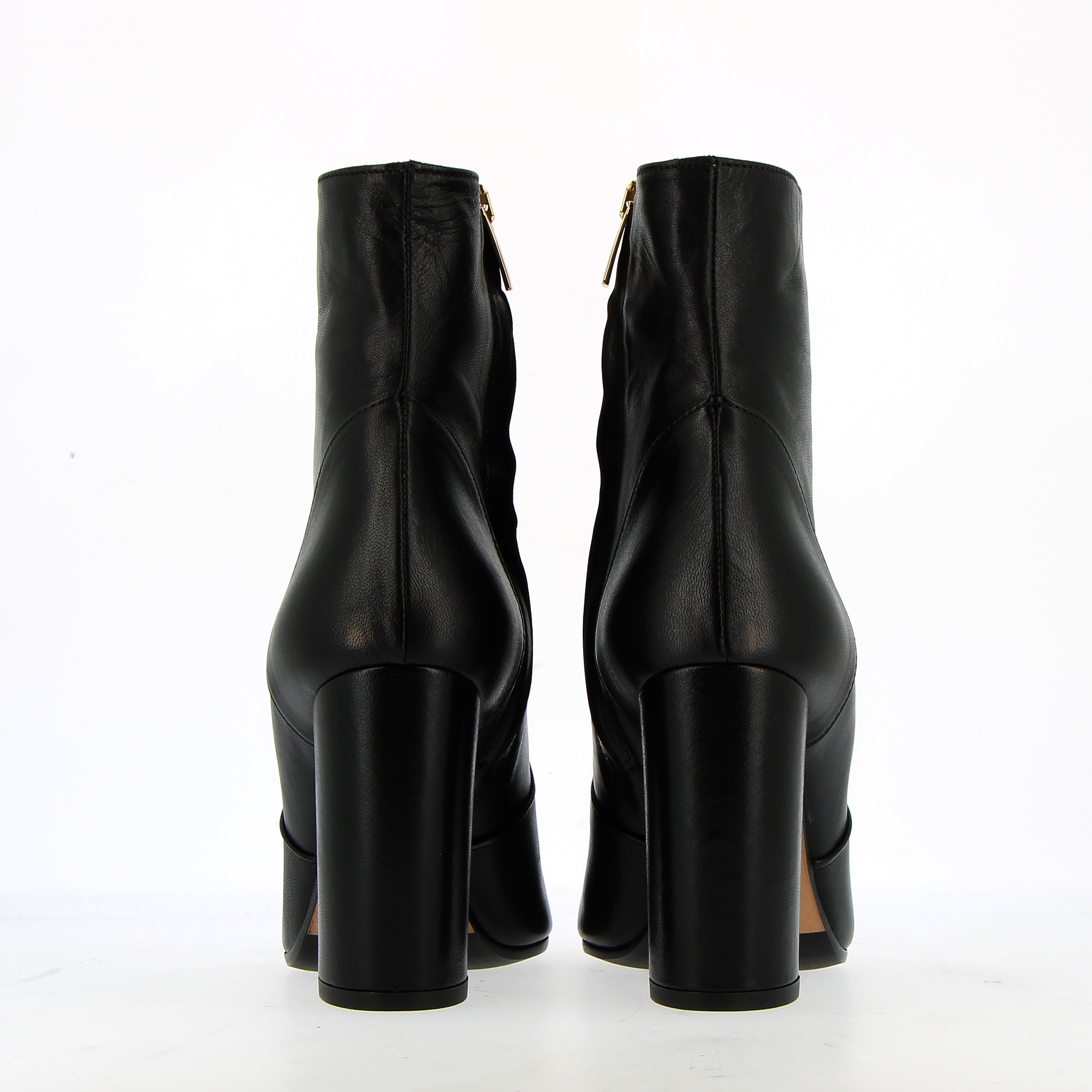 Stivaletto a tubo in pelle nero zippato