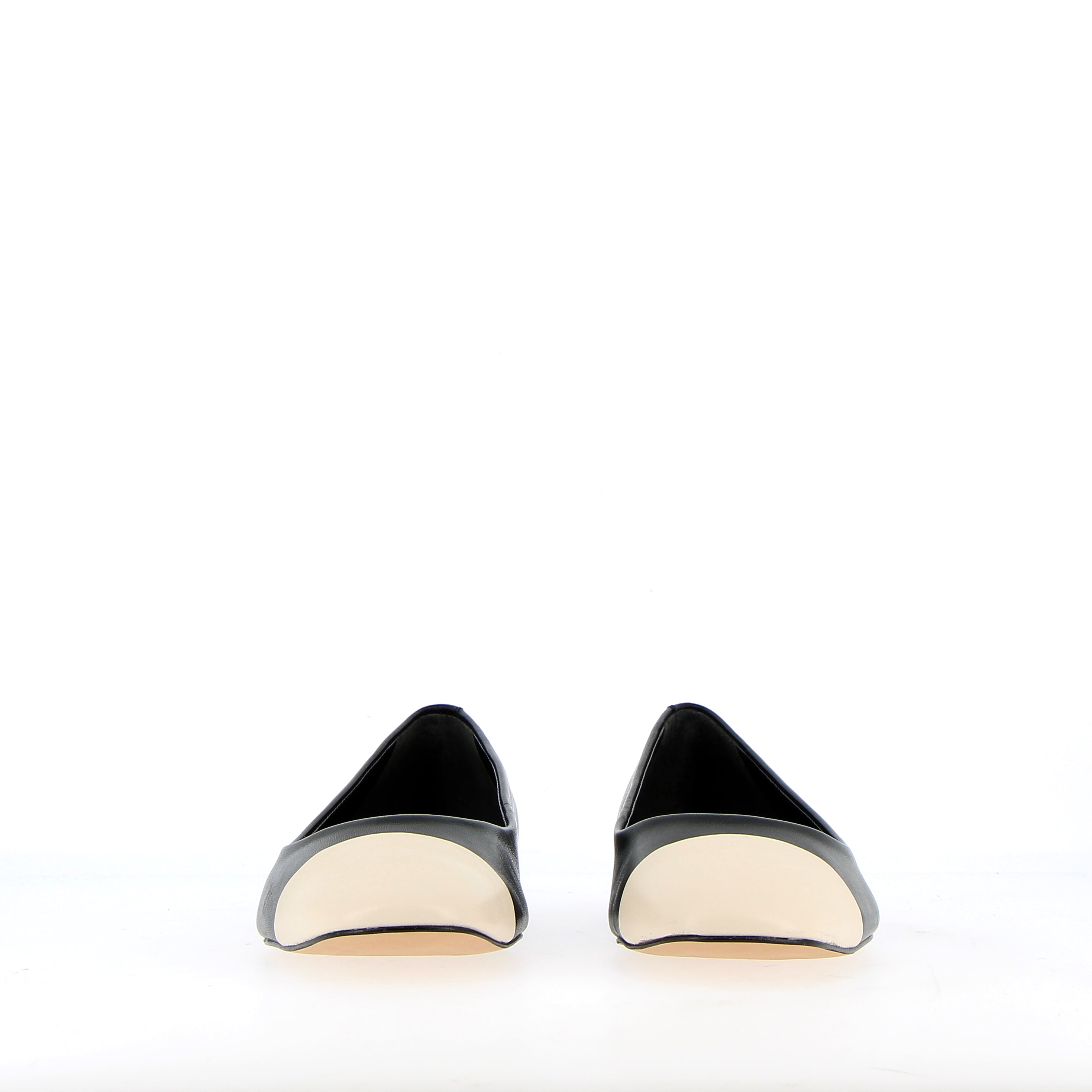 Ballerina in pelle nera puntina beige