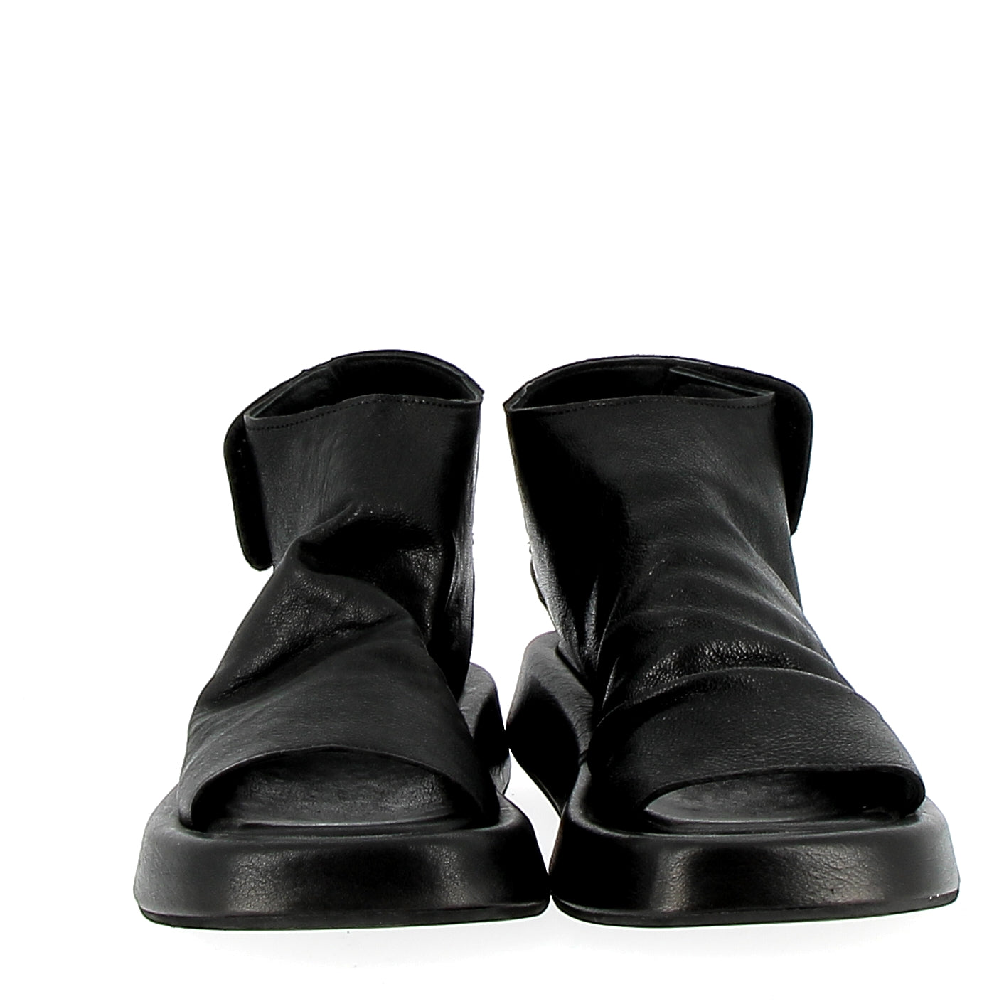 Black leather sandal with back strap