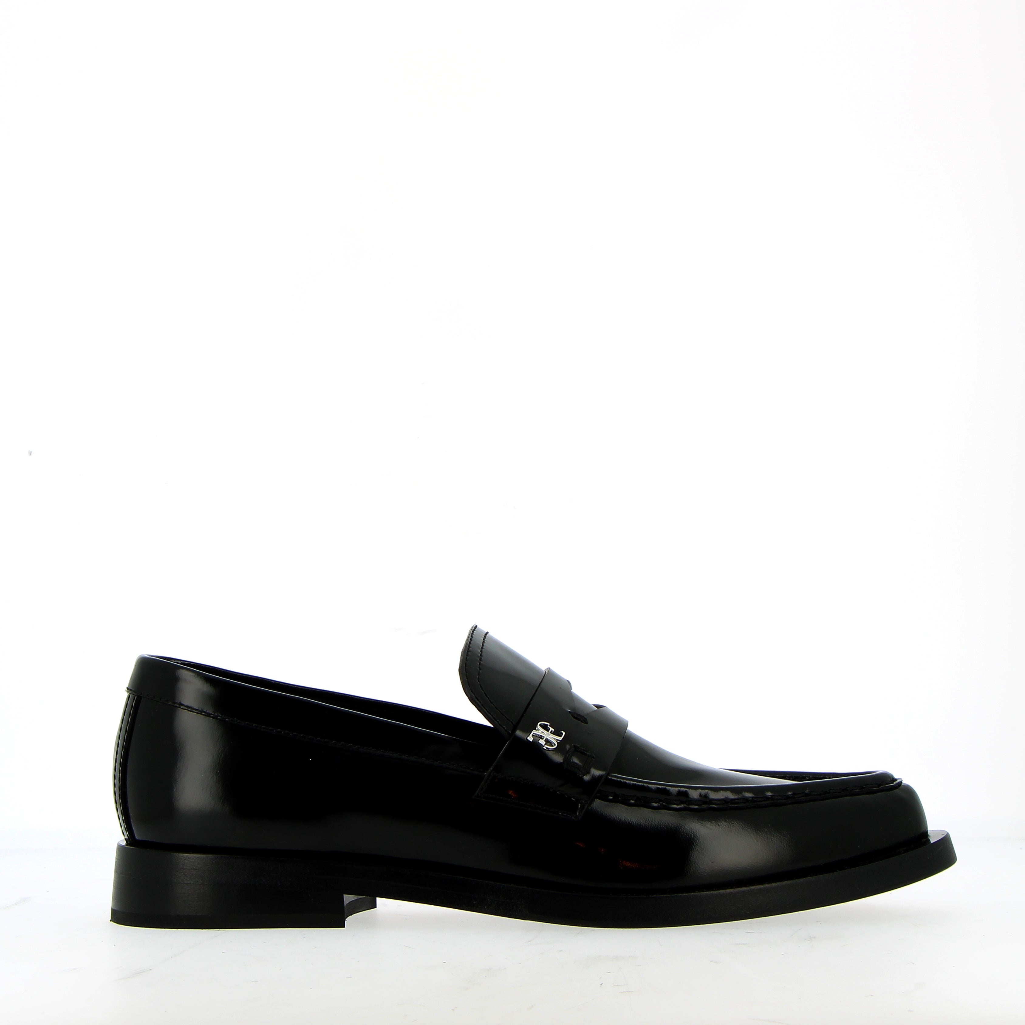 Black leather pointed loafer