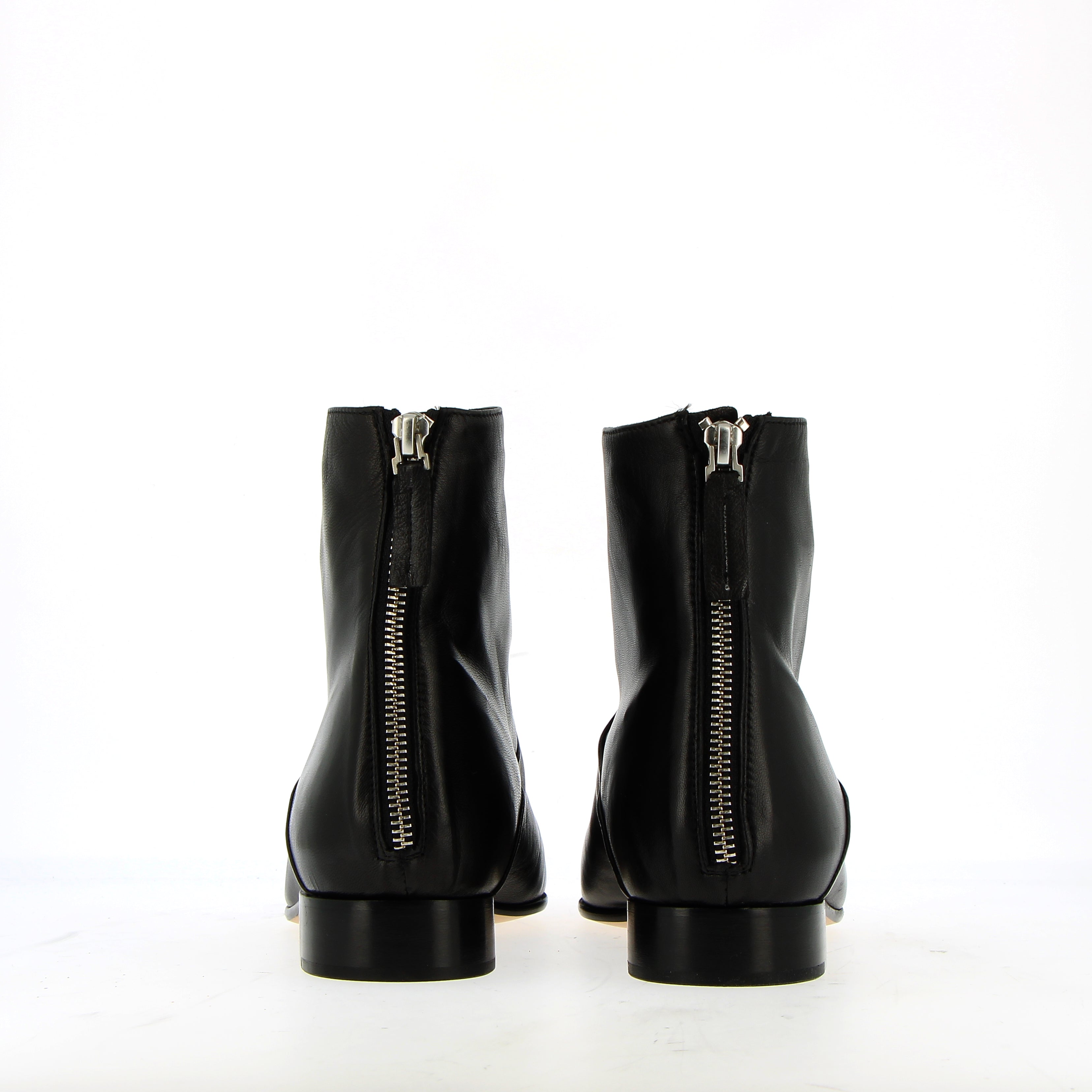Low zipped boot in black glove nappa leather