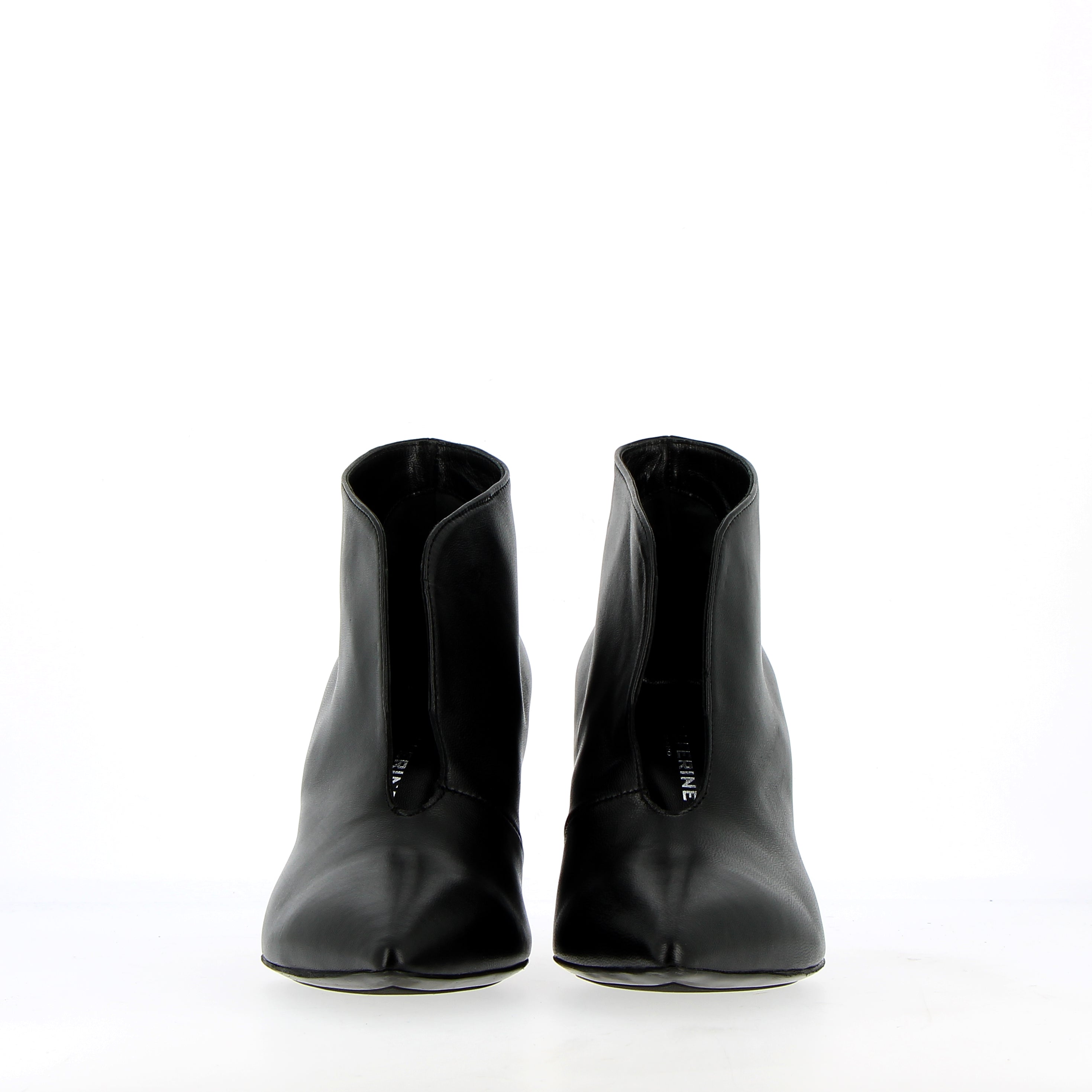 High-neck decolletè in black nappa medium heel
