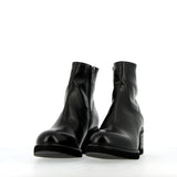 Zipped ankle boot in black leather