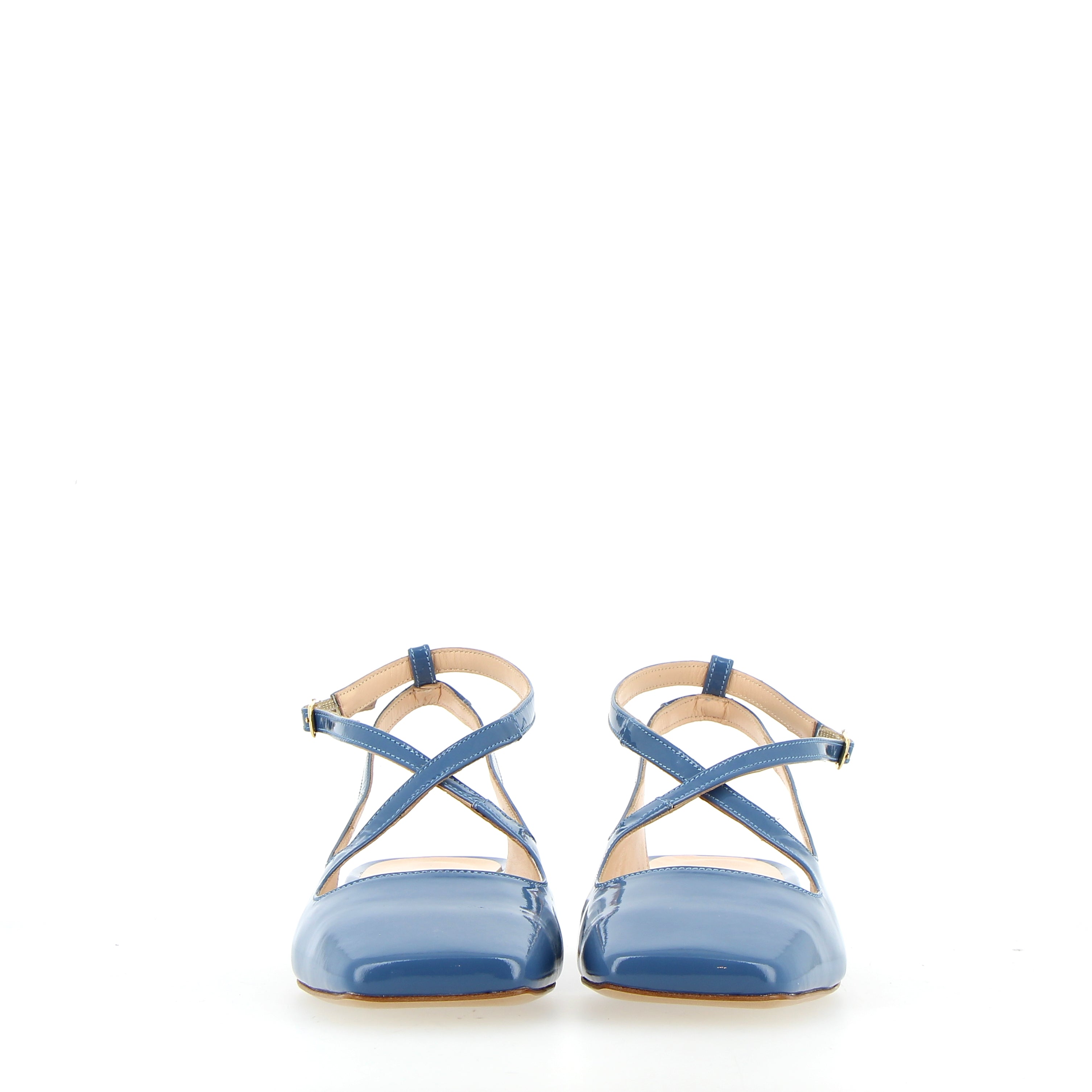 Low blue patent slingback with straps