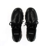 Lace-up moccasin in black leather with rubber sole