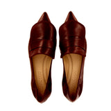 Burgundy pointed loafer in glove leather