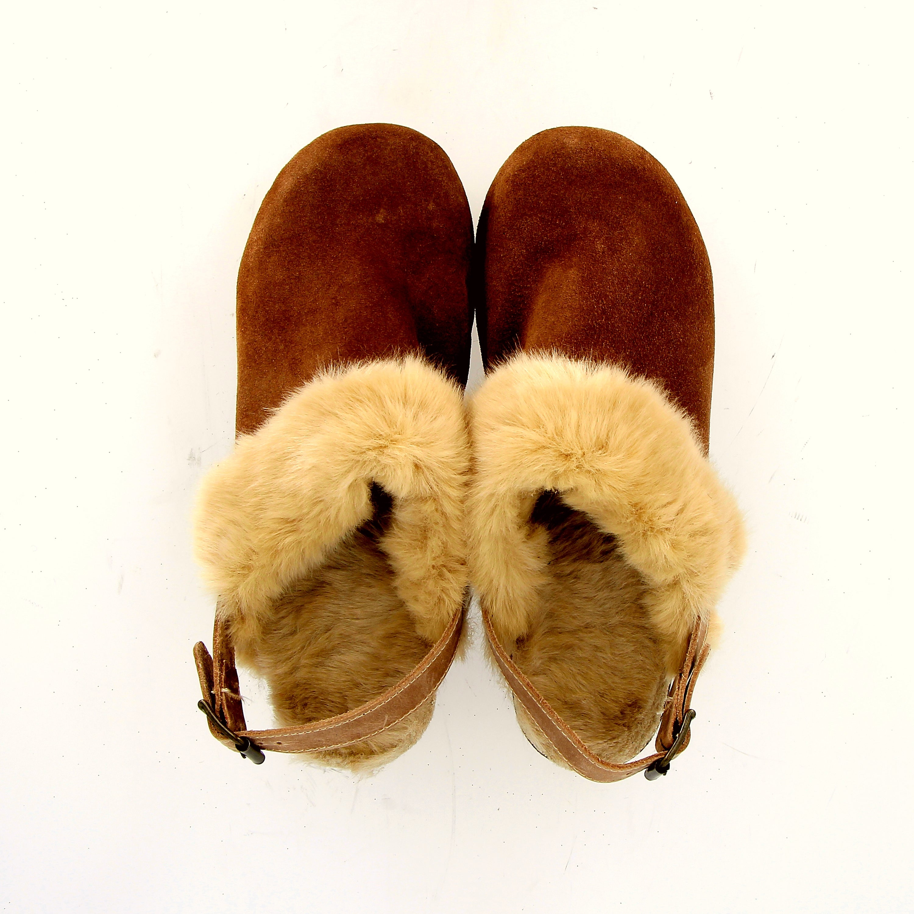 Leather suede clog with ecofur lining