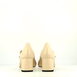 Vanilla shoe with strap and black toe, medium heel