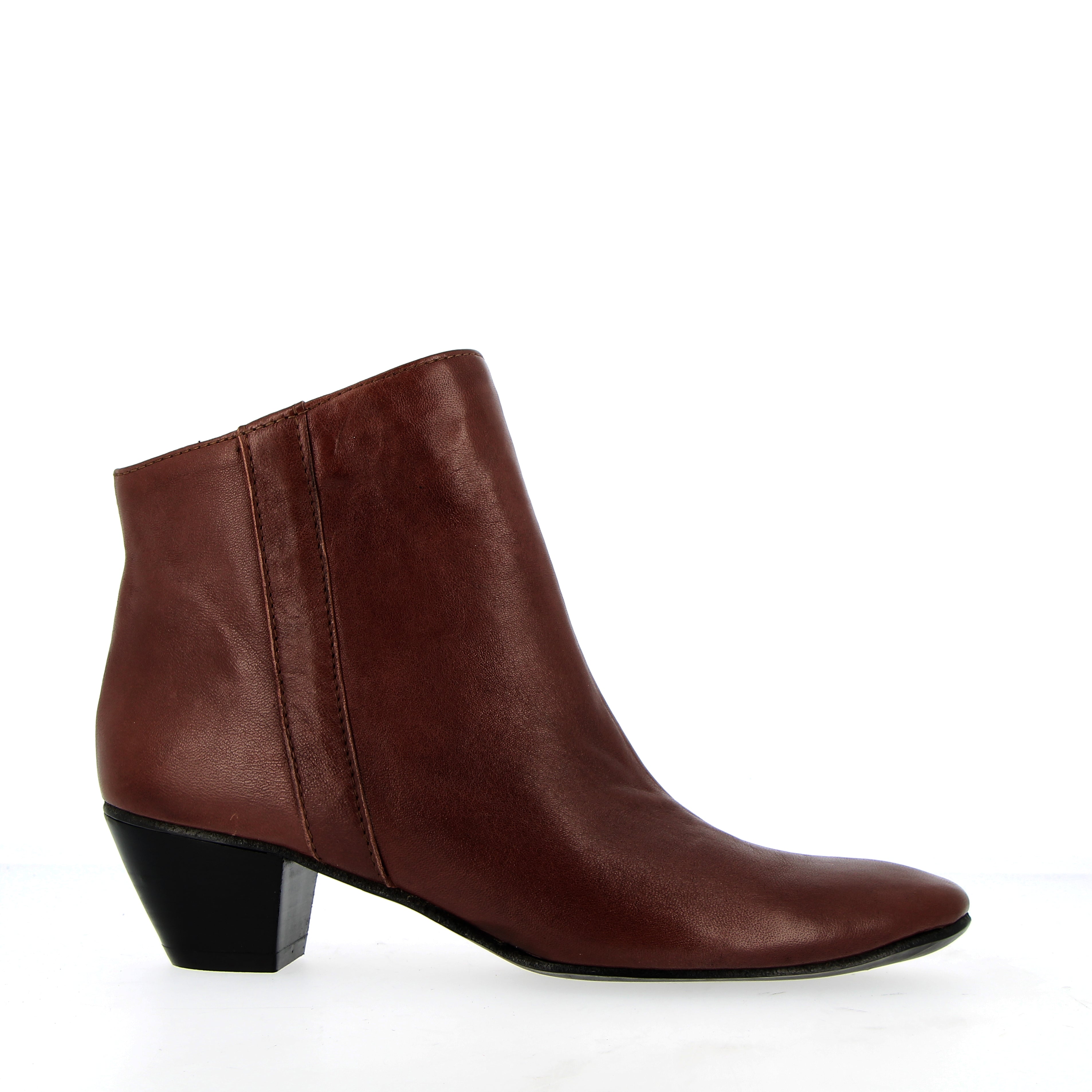 Soft bohemian leather ankle boot with zip