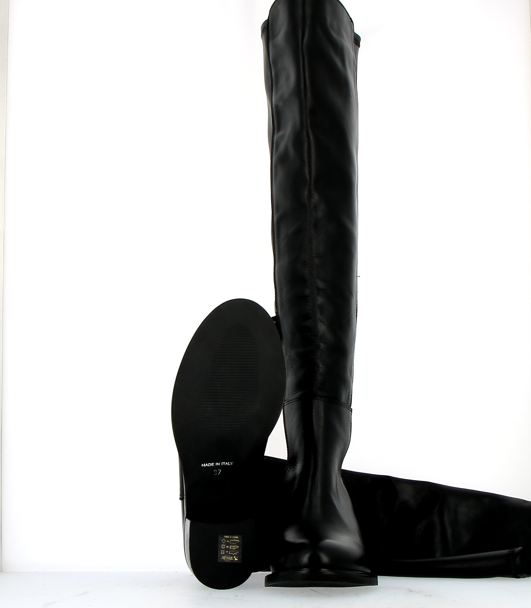 Soft stretch black boot