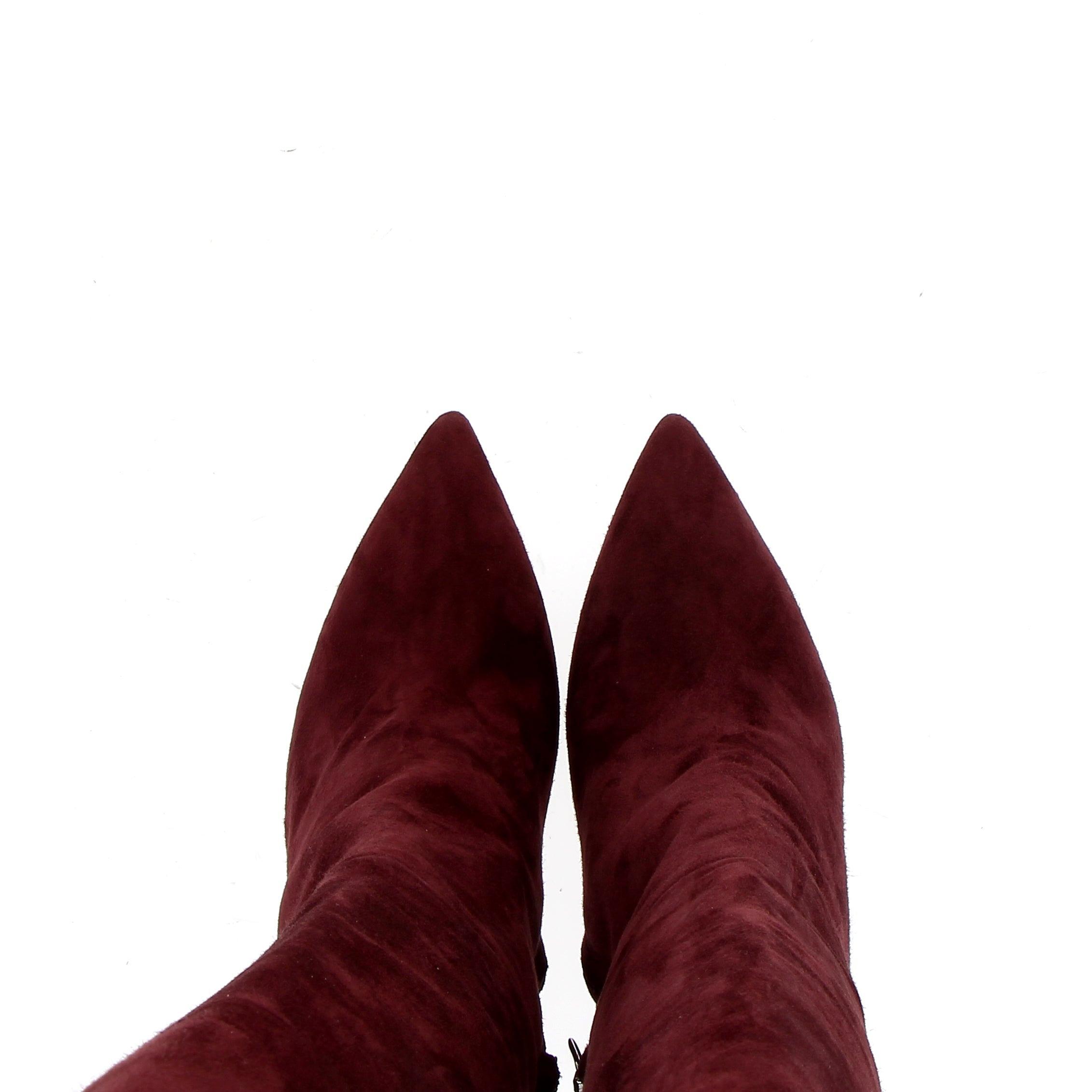 Short cuissard boot in burgundy suede with high heel