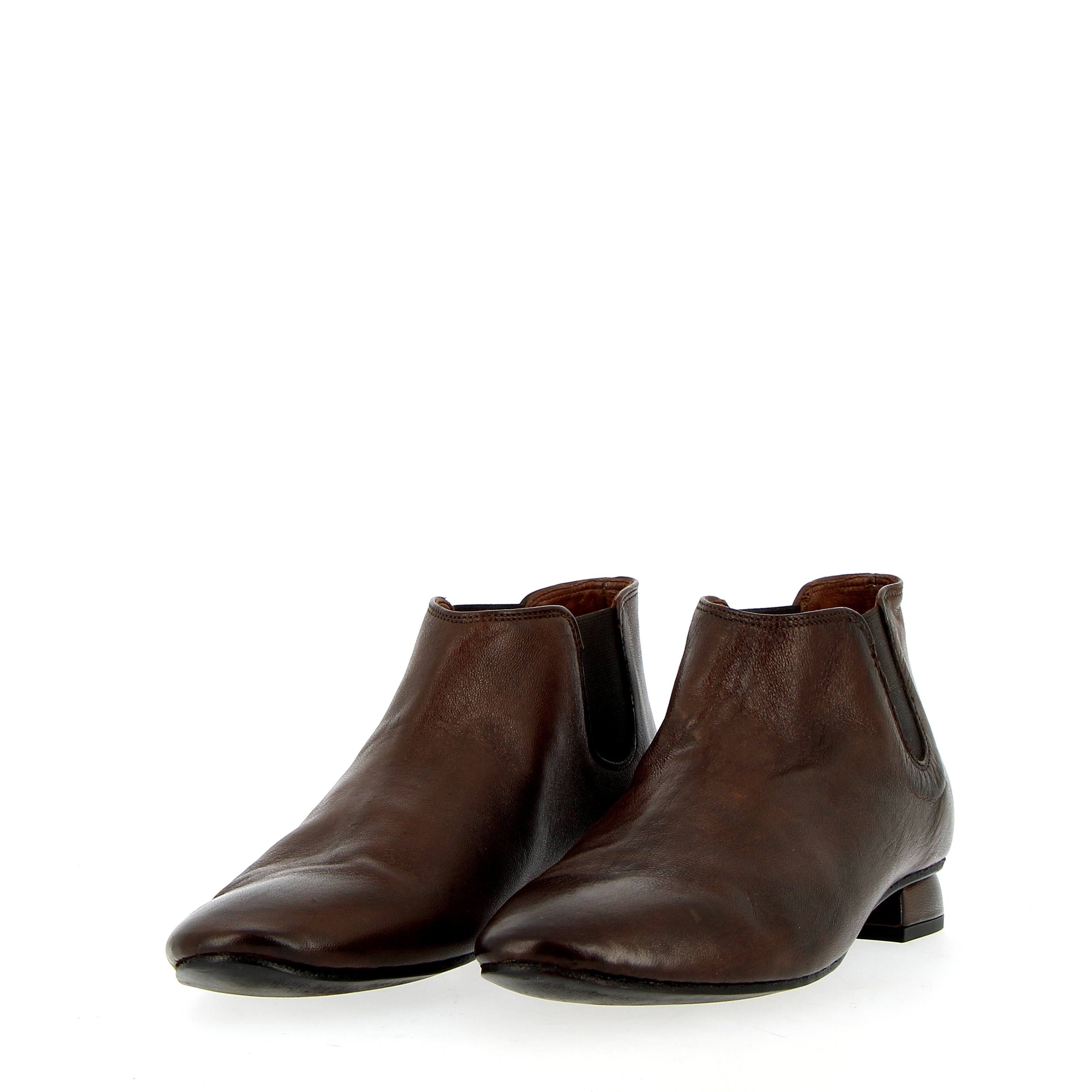 Low Chelsea boot in soft dark brown leather