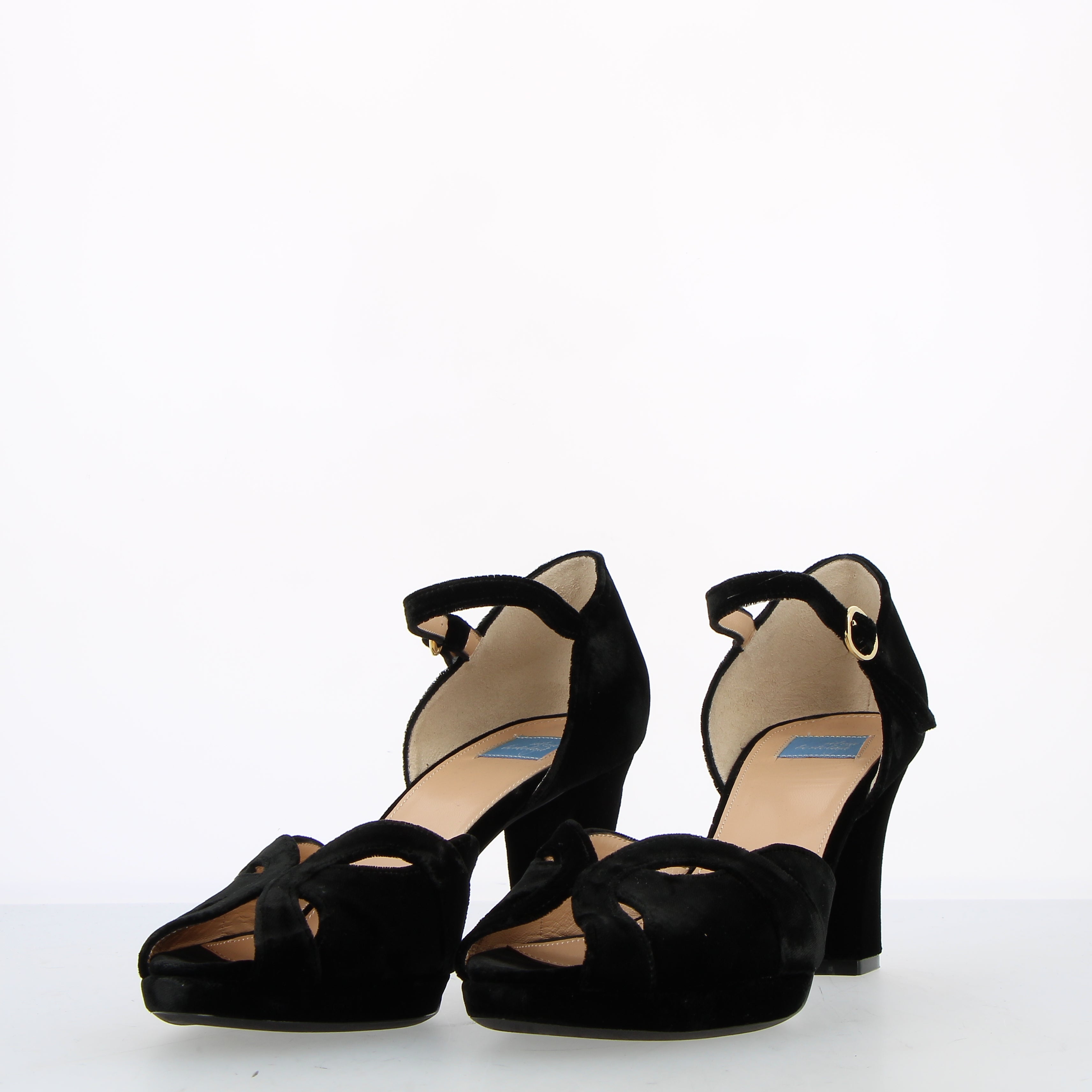 Black velvet sandal with small platform