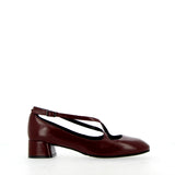 Ballerina with crossed straps in soft burgundy leather