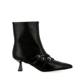 Stivaletto con fibbiette in pelle nera
