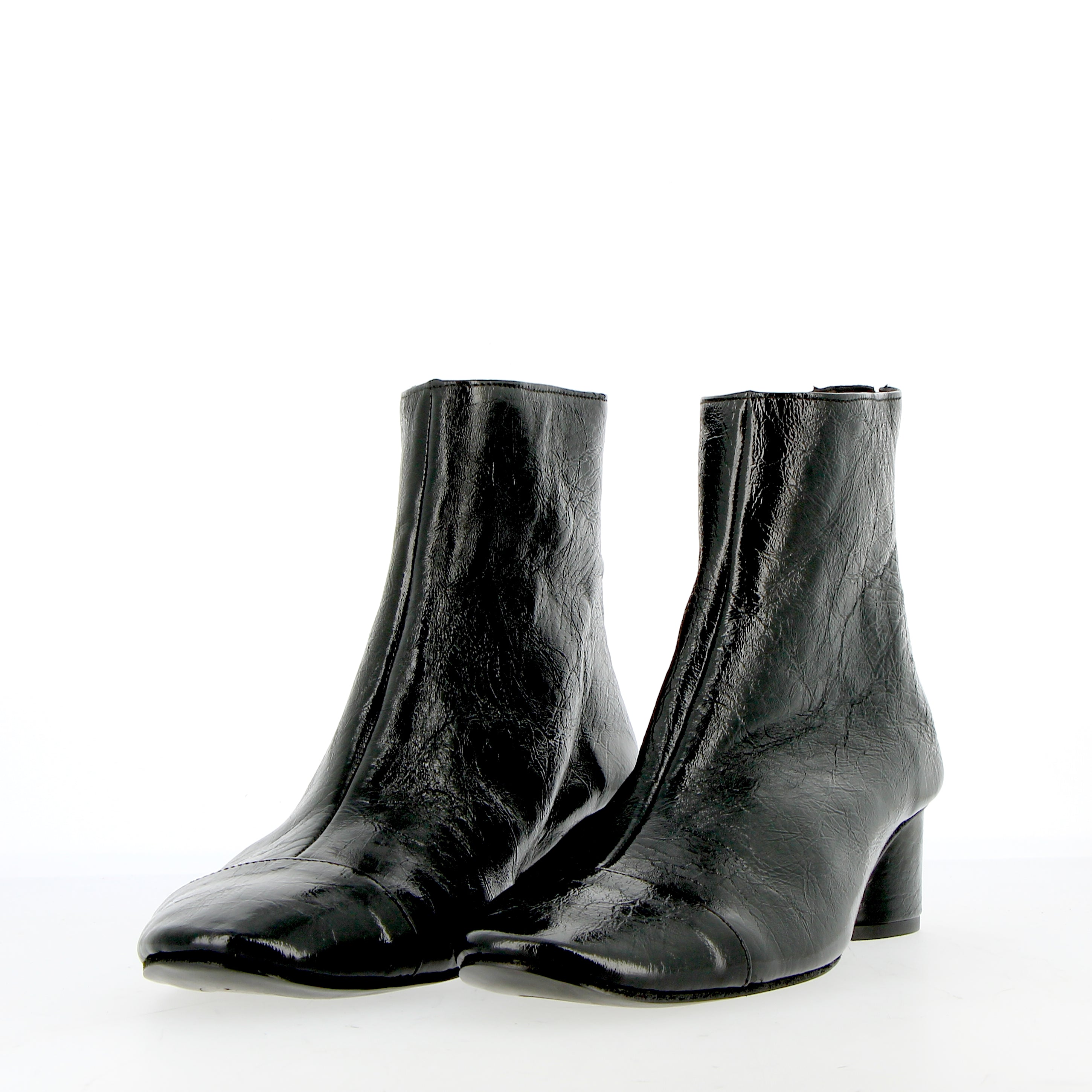 Ankle boot in soft black naplack leather