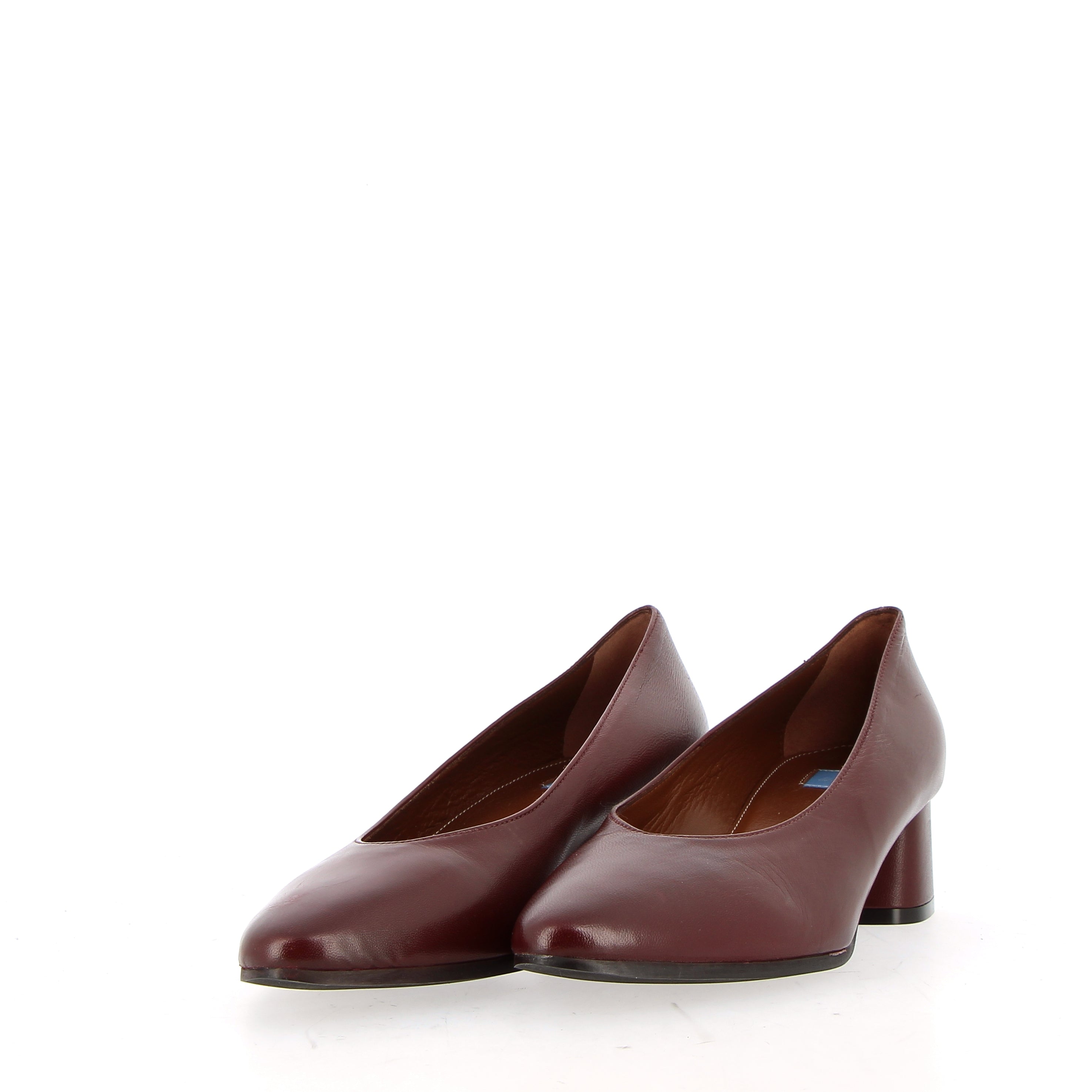 Athena pumps in burgundy leather