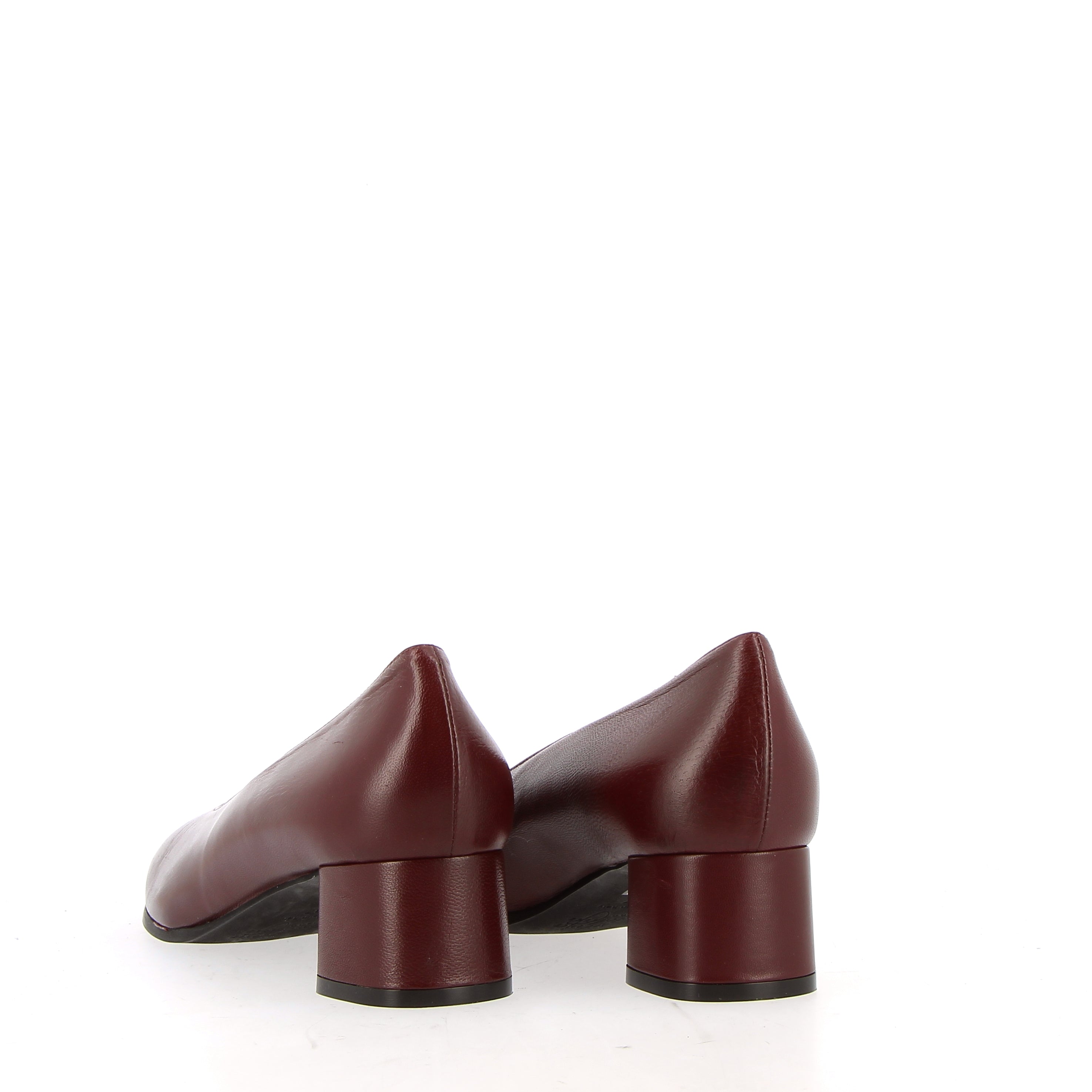 Athena pumps in burgundy leather