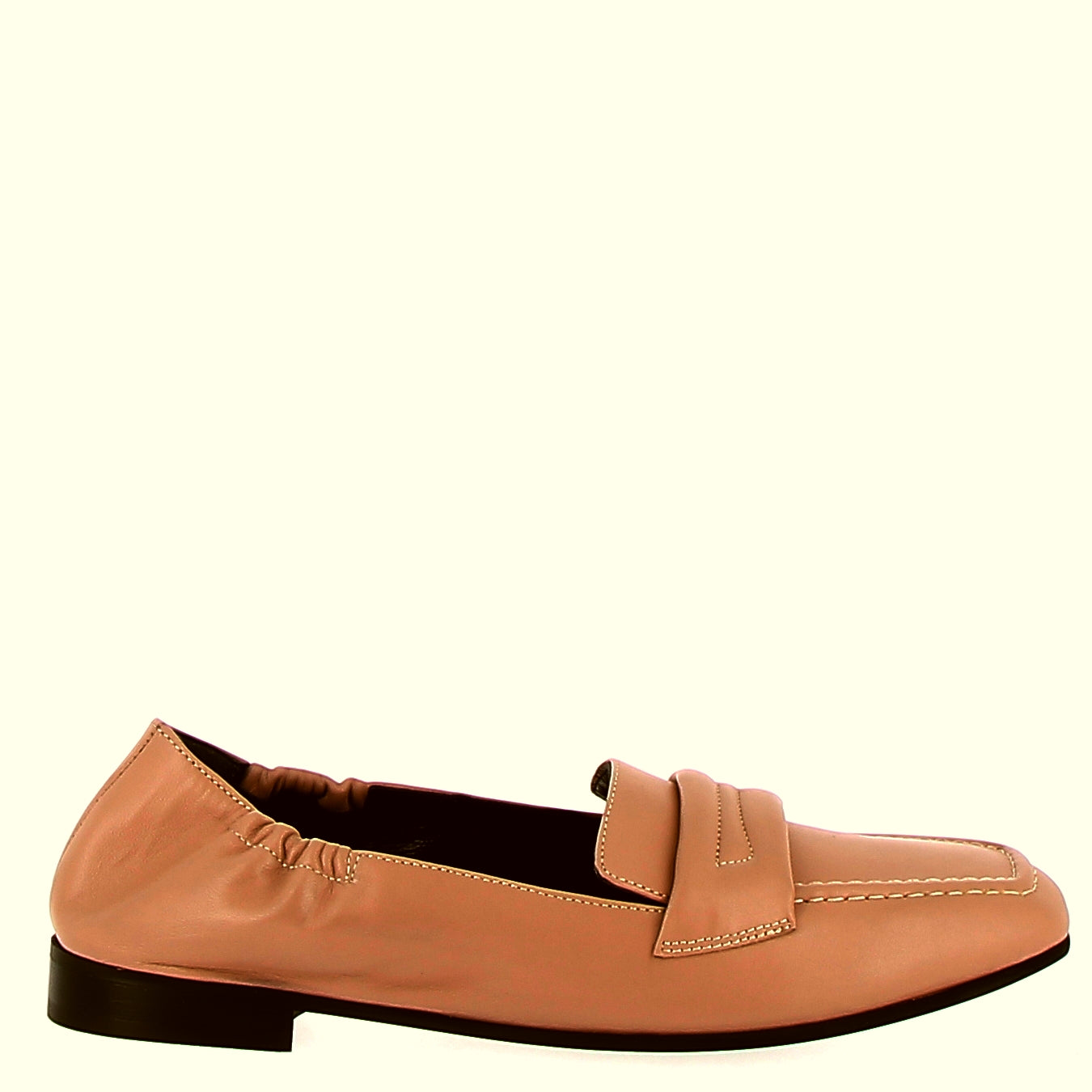 Soft moccasin in beige nappa leather